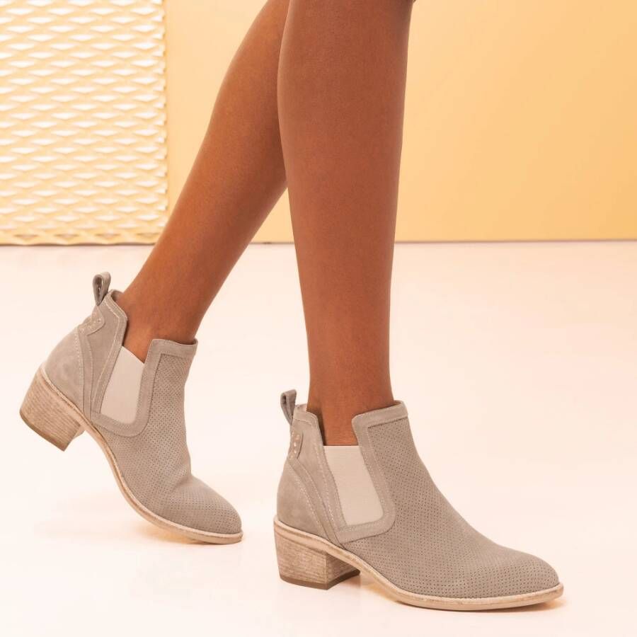 Nerogiardini Stijlvolle Dove Grey Suède Enkellaarzen Beige Dames