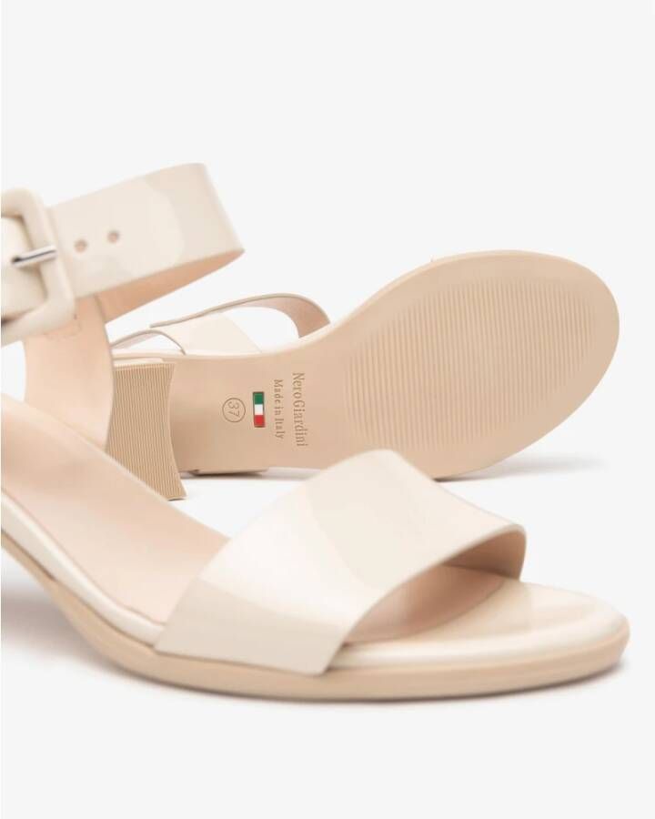 Nerogiardini Stijlvolle Sandalen met Gesp Detail