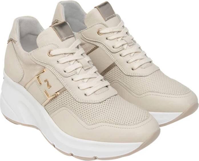 Nerogiardini Stijlvolle Sneakers met 6cm Sleehak Beige Dames