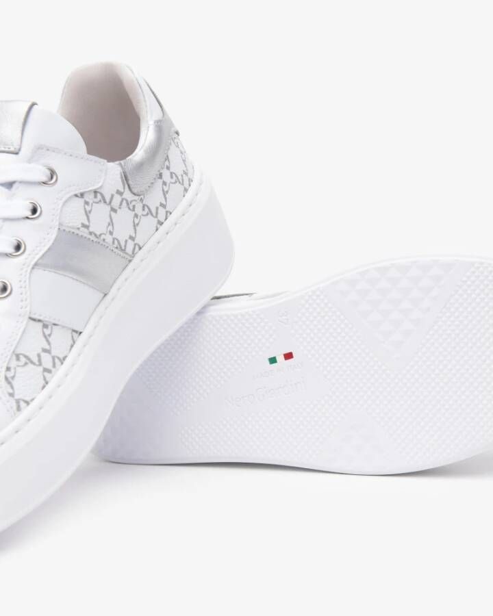Nerogiardini Witte leren logo sneakers met platform