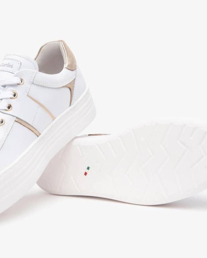 Nerogiardini Witte leren sneakers met gouden inzetstukken