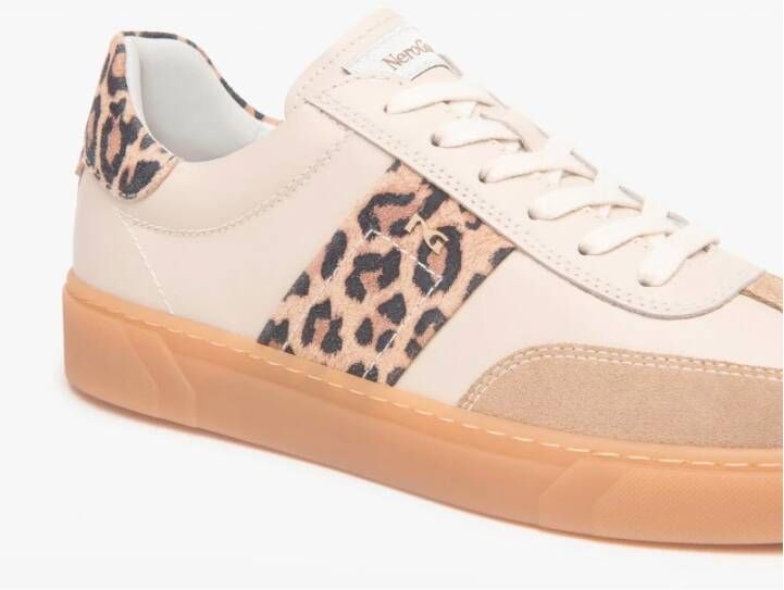 Nerogiardini Witte Sneakers met Beige Accents