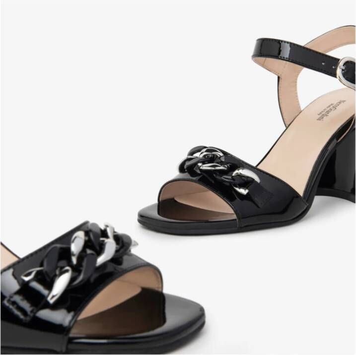 Nerogiardini Zwarte lak sandaal met ketting Black Dames