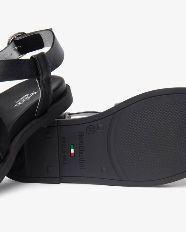 Nerogiardini Zwarte leren kruisband sandalen