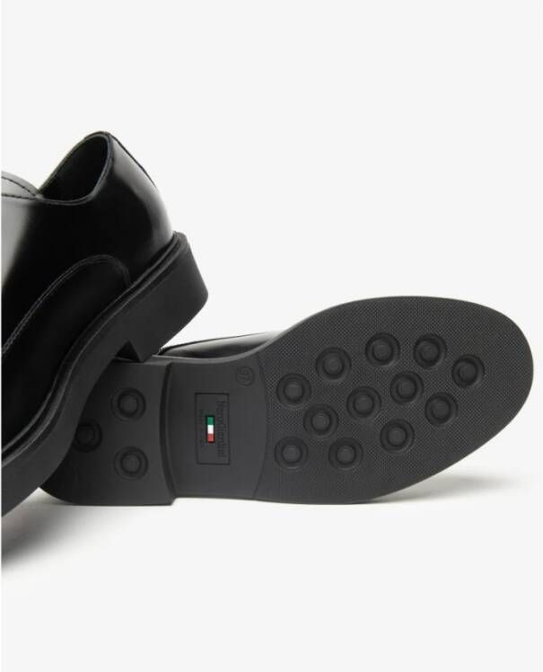 Nerogiardini Zwarte leren veterschoenen met memory-inlegzool
