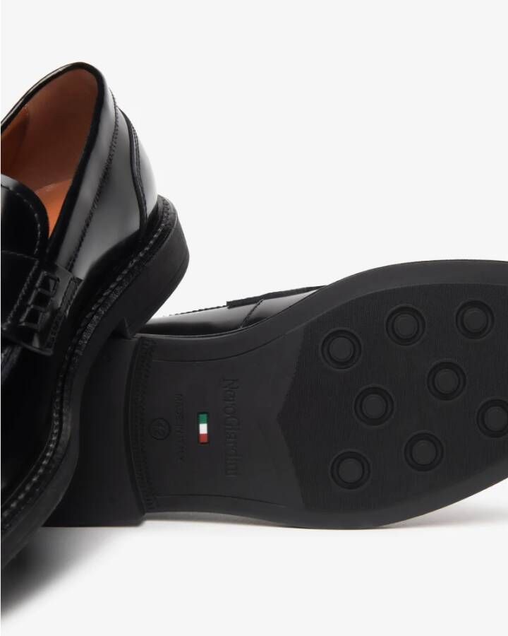 Nerogiardini Zwarte platte schoenen met passante