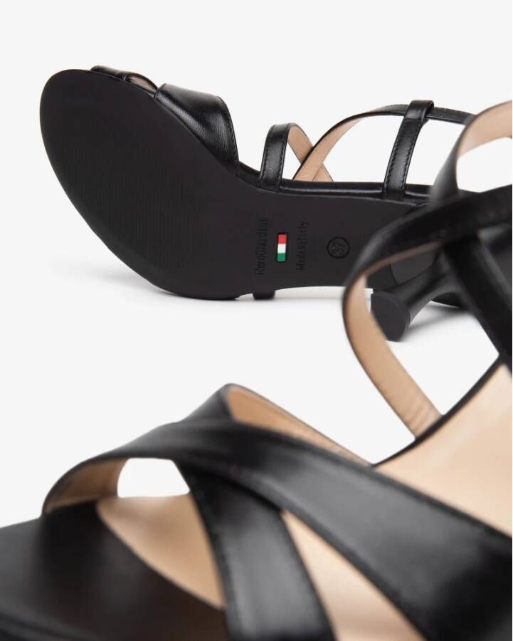 Nerogiardini Zwarte Sandalen met Pandora Detail