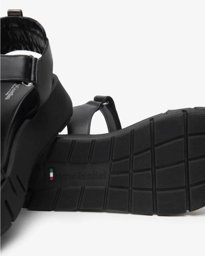 Nerogiardini Zwarte Sandalen met Stenen