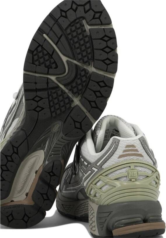 New Balance Grijze Sneakers met Abzorb Technologie