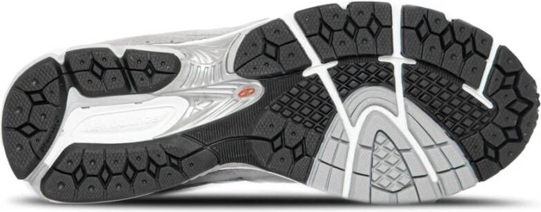 New Balance Grijze Sneakers met Moderne Prestatie-updates Grijs Heren
