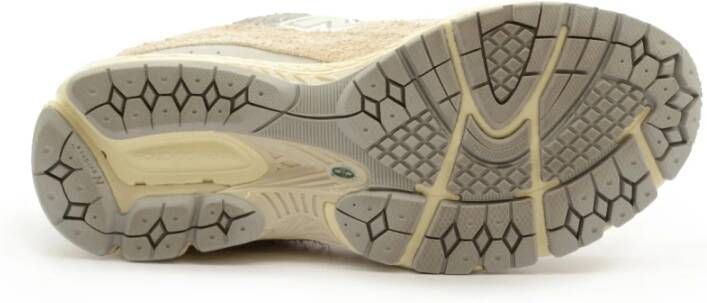 New Balance Retro Style Runner Sneakers