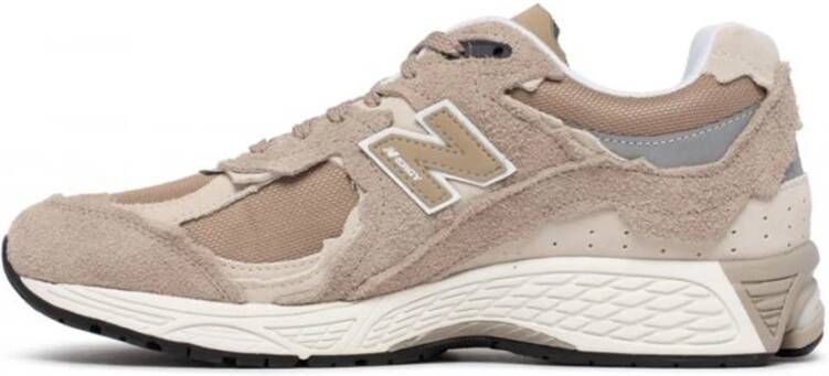New Balance Beige Sneakers met Futuristisch Design Beige Dames