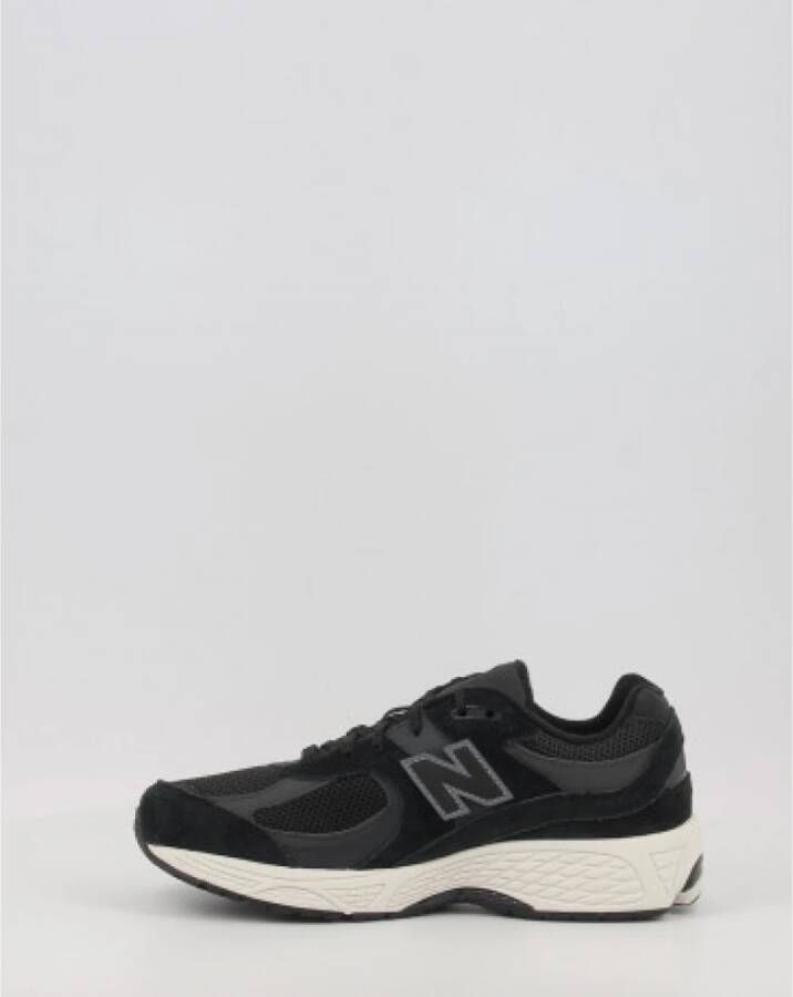 New Balance Zwarte Sneakers met platte zool en veters Zwart Dames