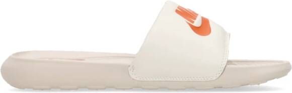 Nike Comfortabele Rubberen Slippers met Textuur Voetbed White Unisex