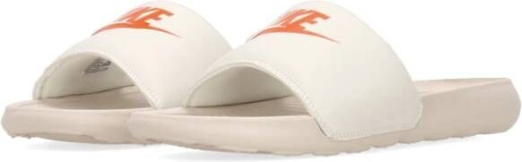 Nike Comfortabele Rubberen Slippers met Textuur Voetbed White Unisex