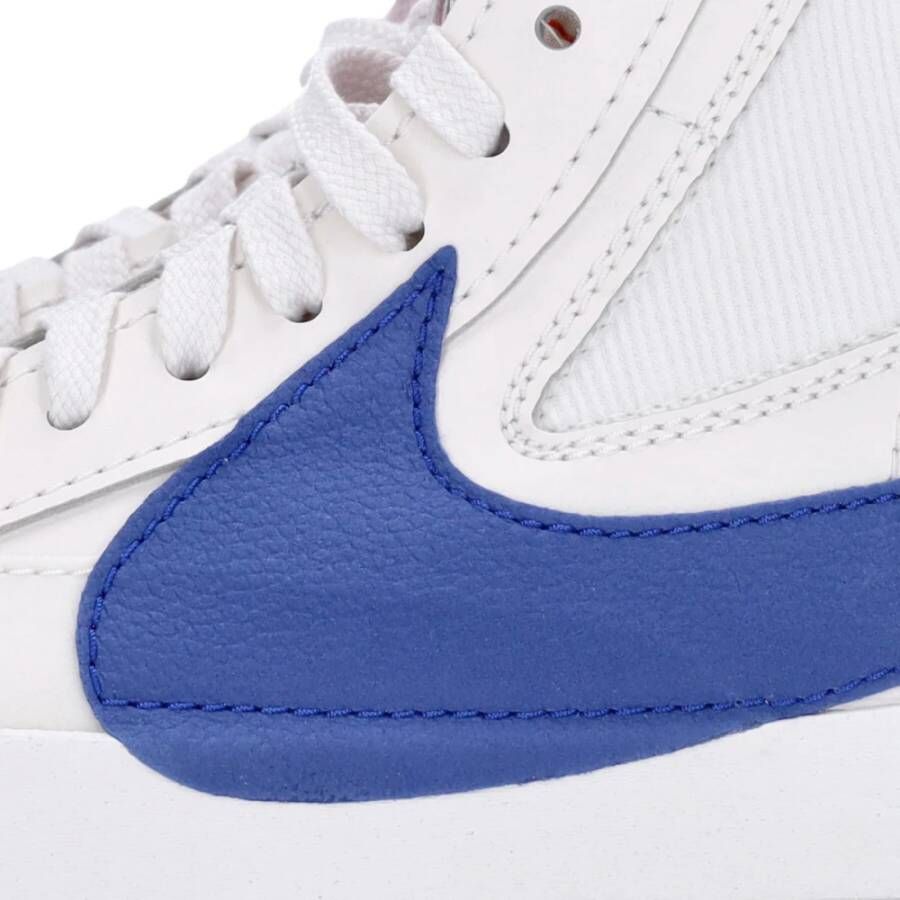 Nike High-top sneaker met oversized Swoosh