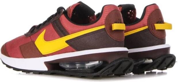 Nike Lage Cedar Sneaker met Pollen Accenten