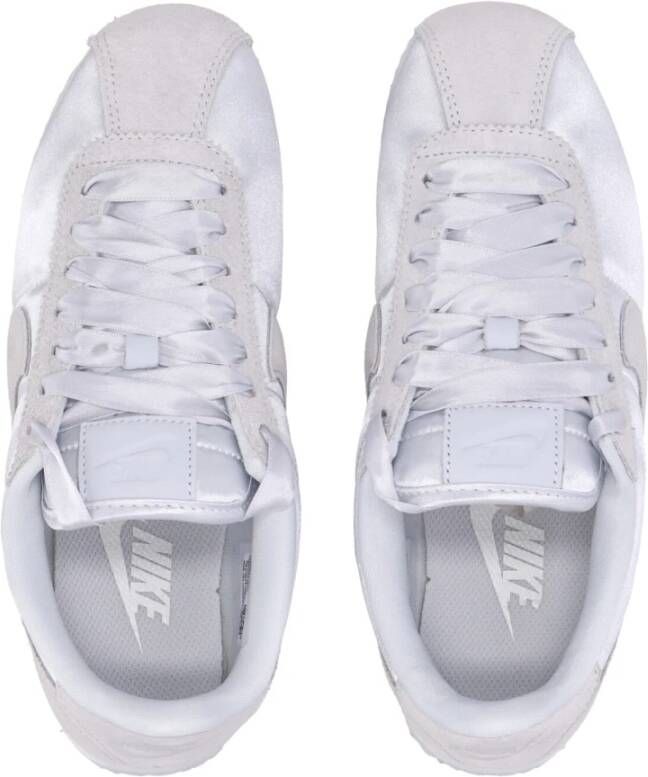 Nike Lage Padded Collar Sneakers