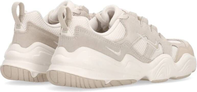 Nike Phantom Lage Sneaker met Swoosh Logo Beige Dames