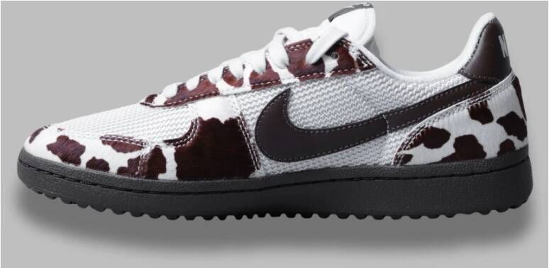 Nike Stijlvolle Sneakers voor Actieve Levensstijl