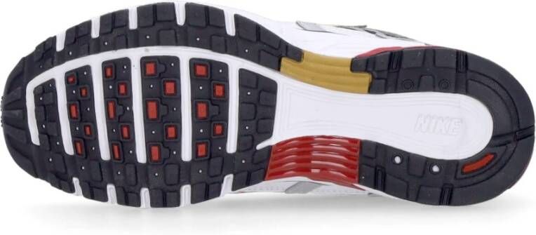 Nike Witte lage schoen met rode details White Dames