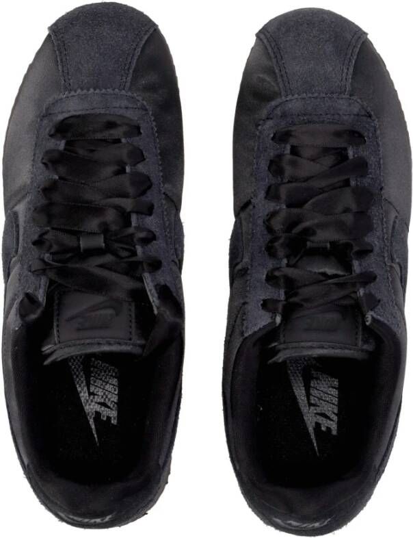 Nike Zwarte Lage Sneakers met Gewatteerde Kraag
