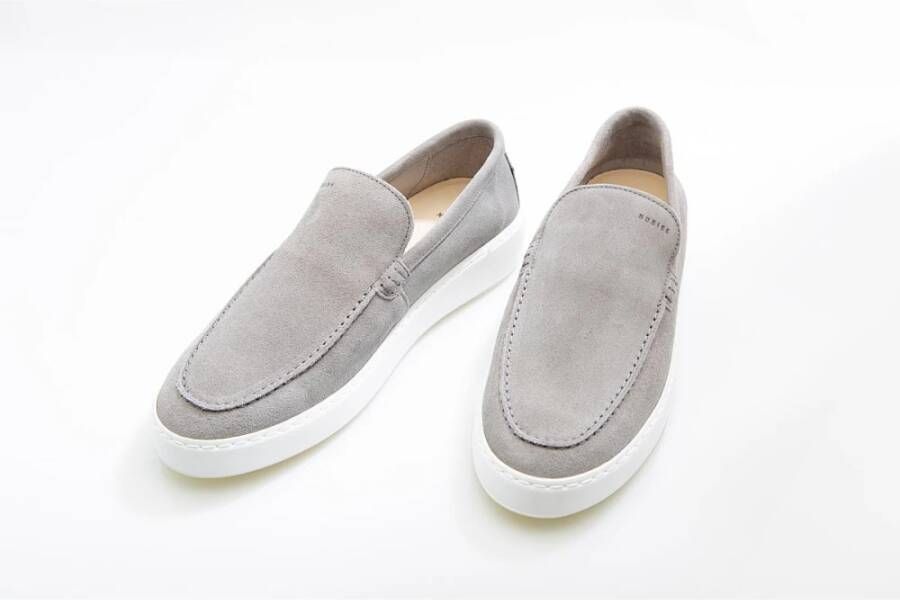 Nubikk Grijze Suède Loafers met Witte Zool Gray Heren