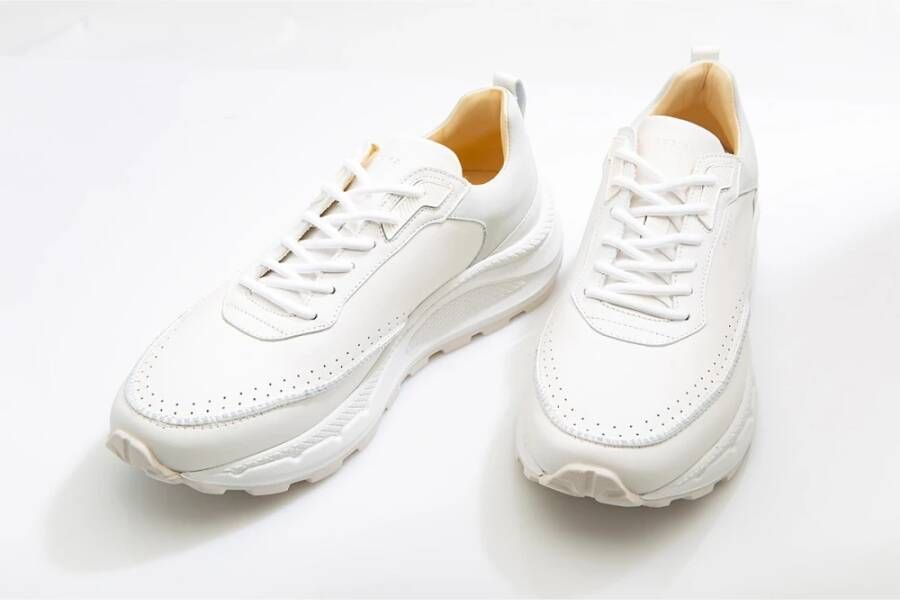Nubikk Klassieke Leren Sneaker met Intrigerende Details White Heren