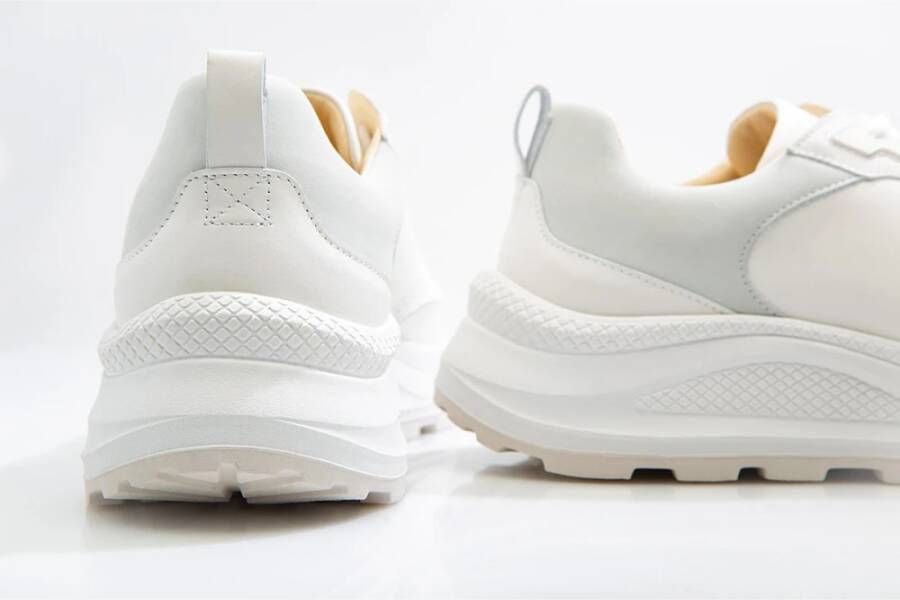 Nubikk Klassieke Leren Sneaker met Intrigerende Details White Heren