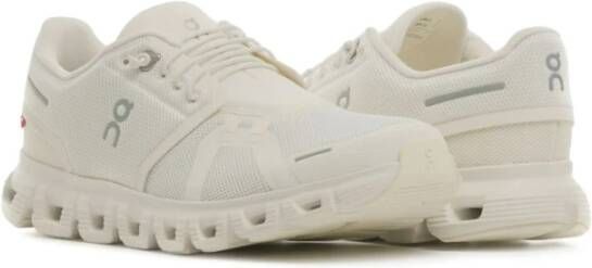 On Running Witte sneakers voor een actieve levensstijl