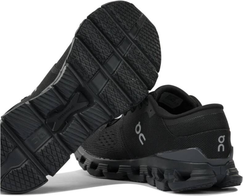 On Running Zwarte Sneakers Cloud X4 Stijl