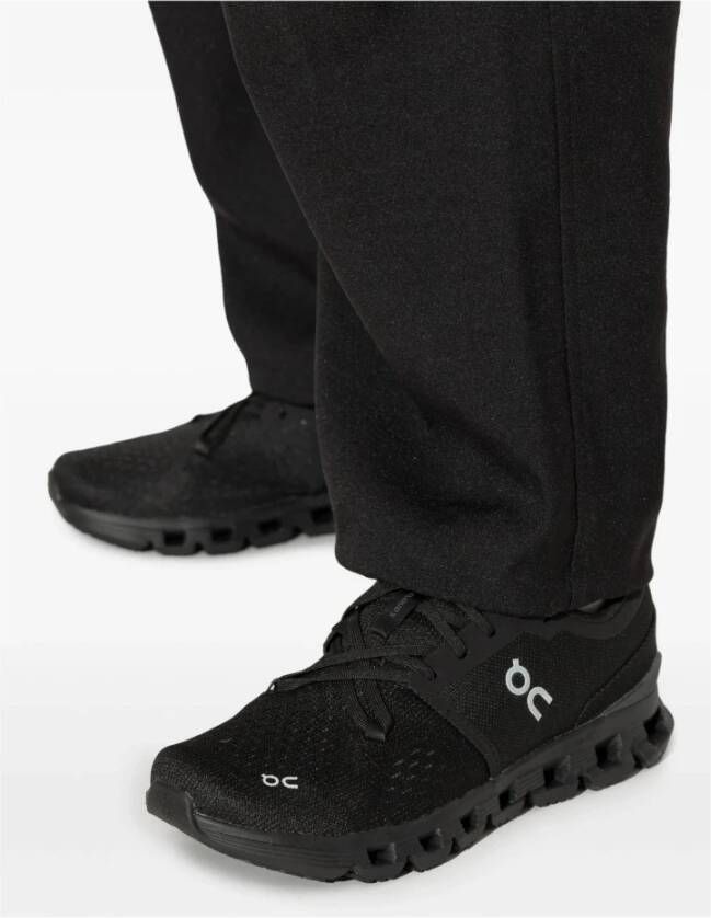 On Running Zwarte Sneakers met X-vormige Speedboard