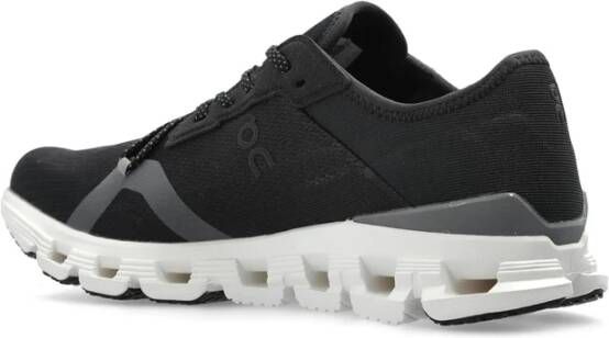 On Running Zwarte Veterschoenen met Speedboard Plaat