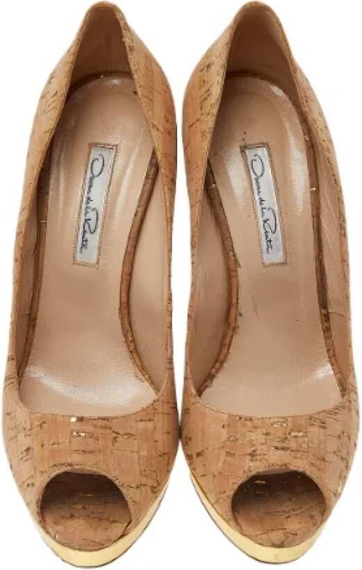 Oscar De La Renta Pre-owned Leather heels Beige Dames