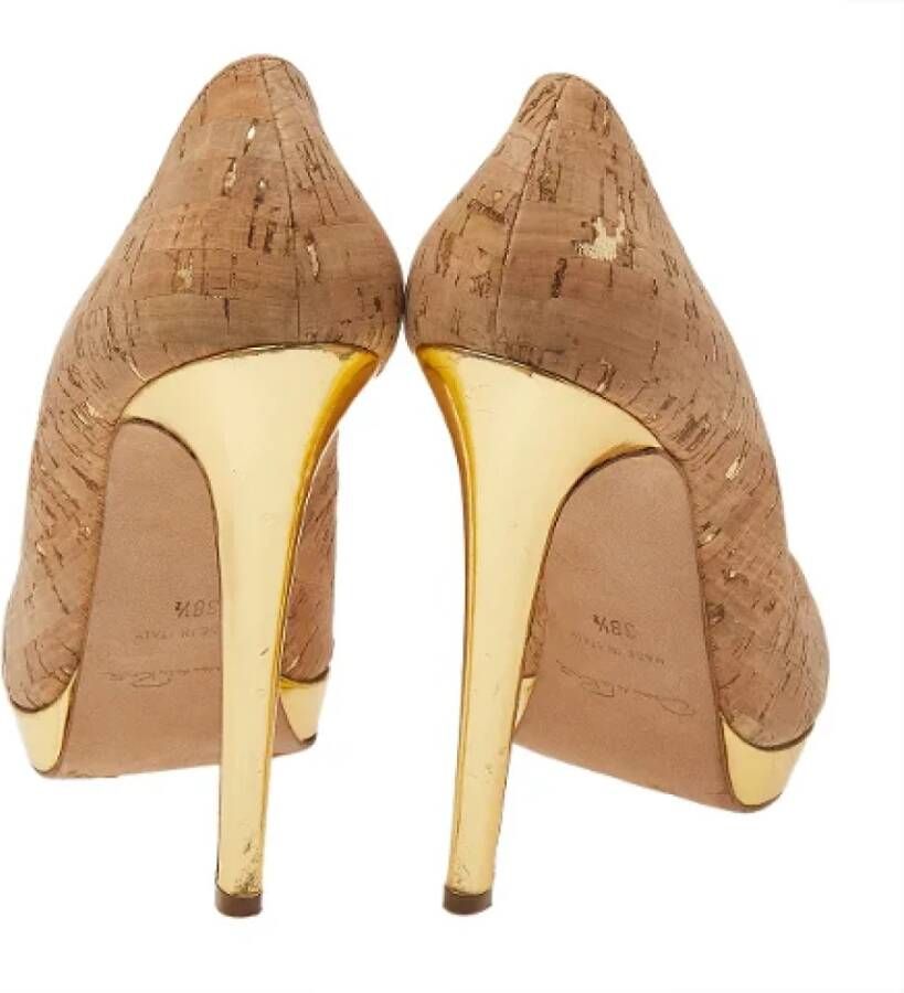 Oscar De La Renta Pre-owned Leather heels Beige Dames