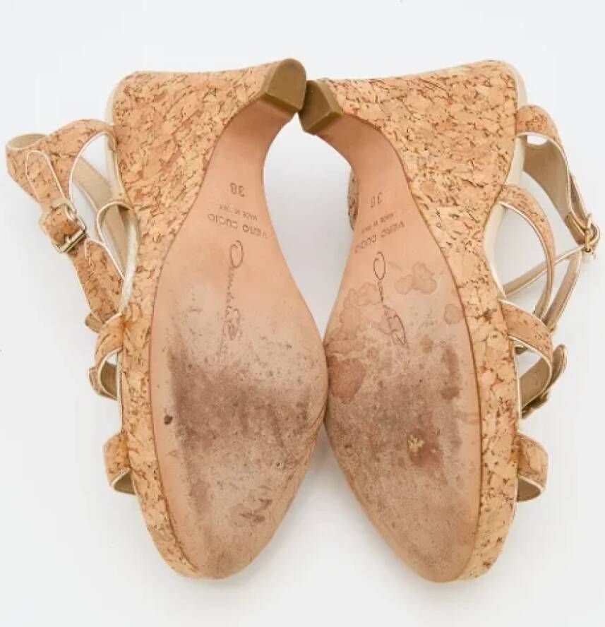 Oscar De La Renta Pre-owned Leather sandals Beige Dames