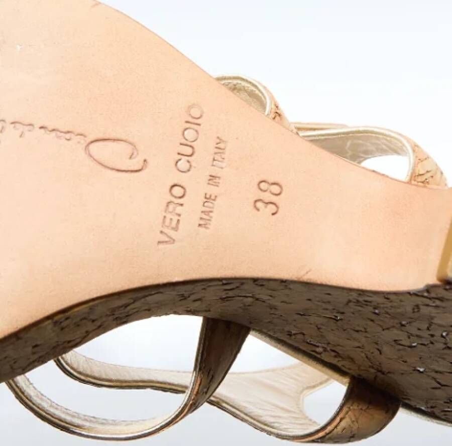 Oscar De La Renta Pre-owned Leather sandals Beige Dames