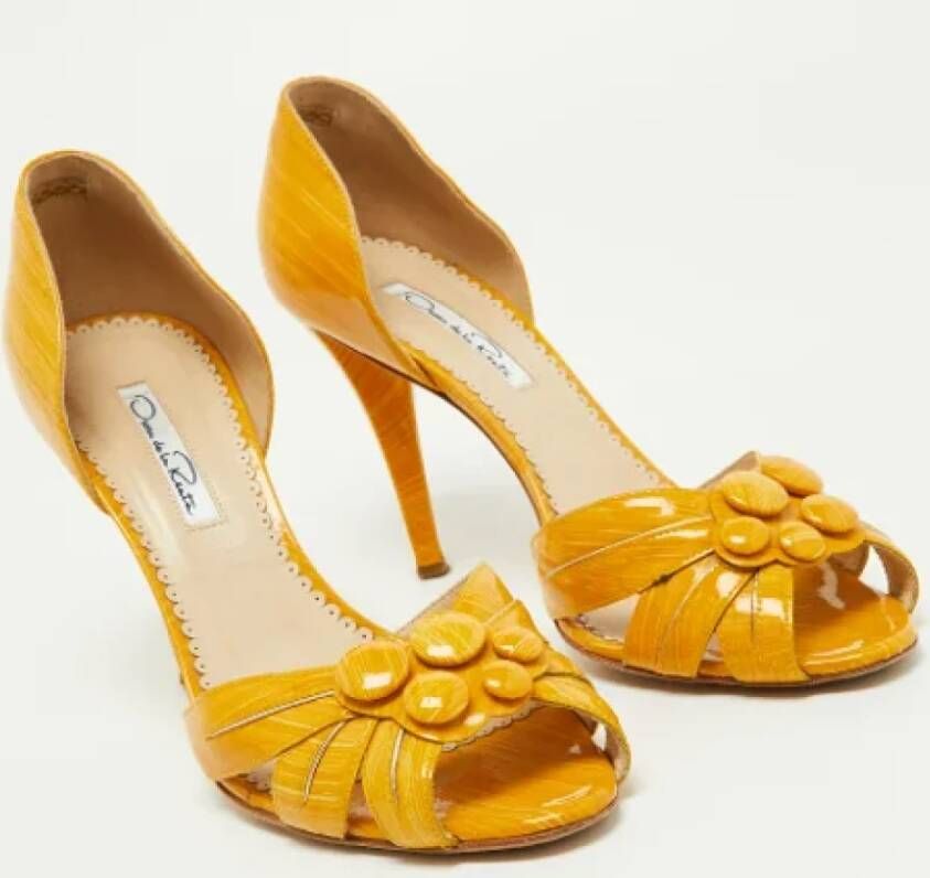 Oscar De La Renta Pre-owned Leather sandals Yellow Dames