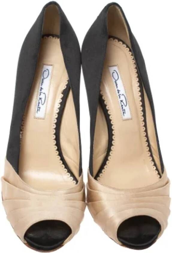 Oscar De La Renta Pre-owned Satin heels Black Dames