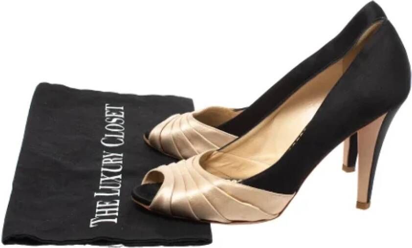 Oscar De La Renta Pre-owned Satin heels Black Dames