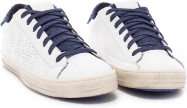 P448 Witte lage sneakers met marineblauwe sponsdetails White Heren