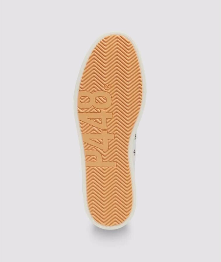 P448 Witte leren sneakers met oranje accenten