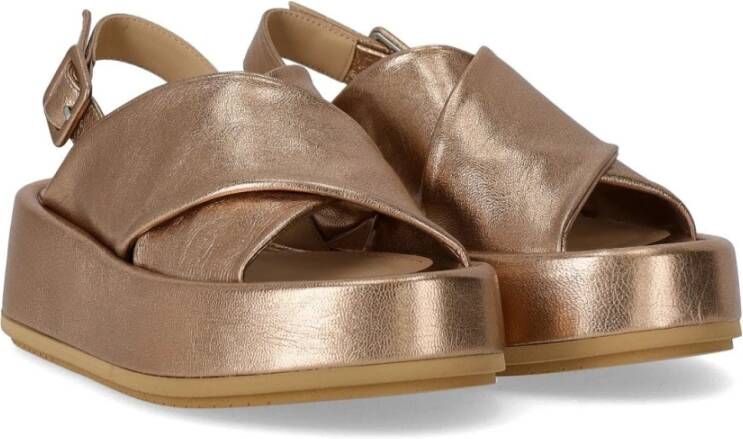 Paloma Barceló Bronzen Platform Sandaal met Gekruiste Banden Brown Dames