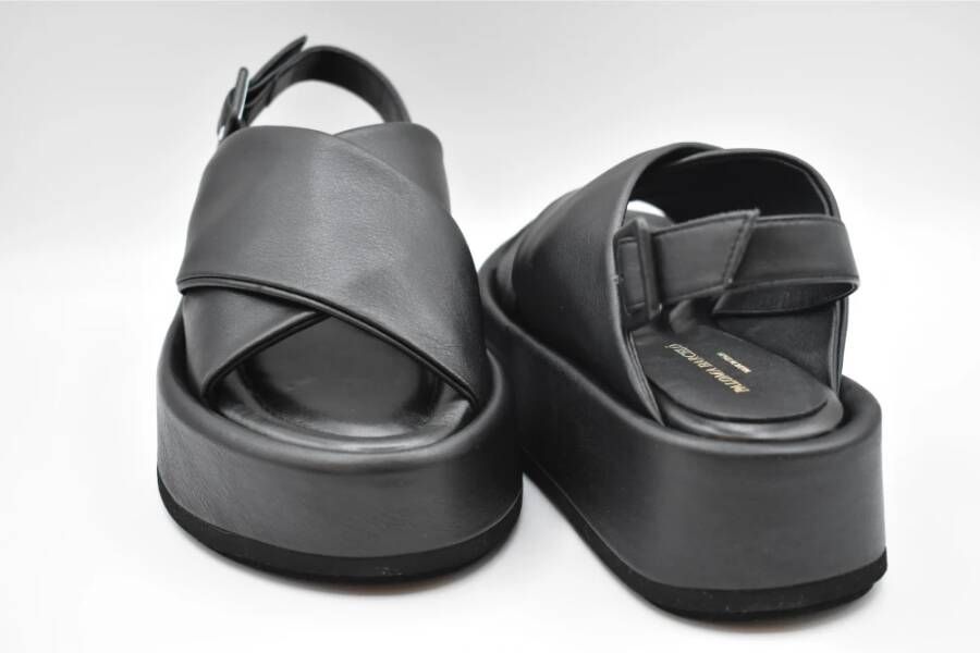 Paloma Barceló Verhoog je zomerse stijl met medium wig platte sandalen Zwart Dames