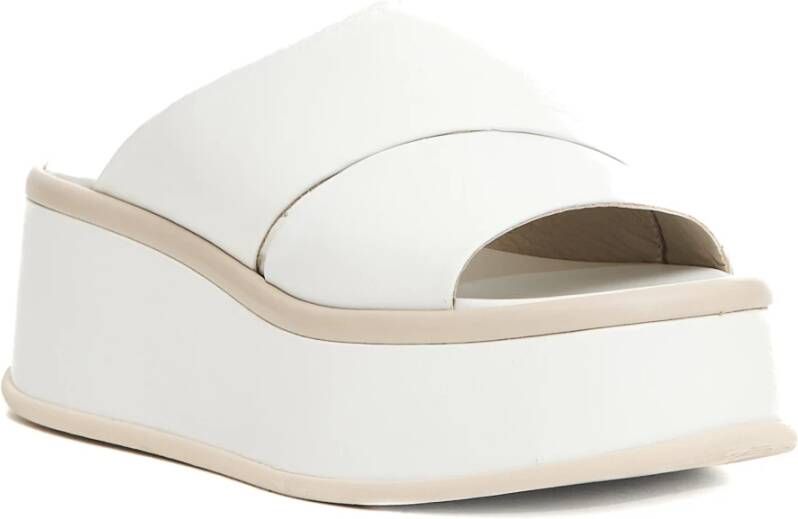Patrizia Bonfanti Witte Leren Sleehak Sandalen Ss25