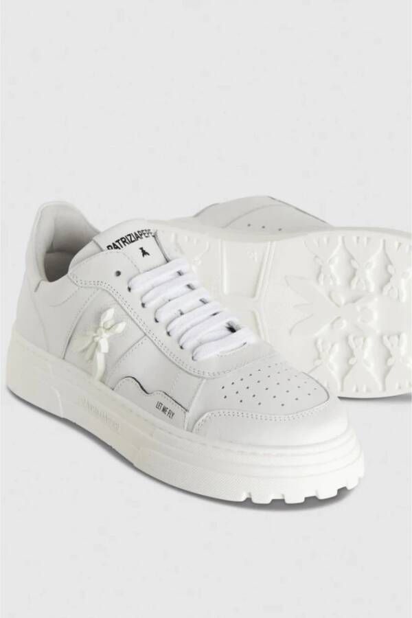 PATRIZIA PEPE Beige Leren Sneakers met Fly Detail Beige Dames