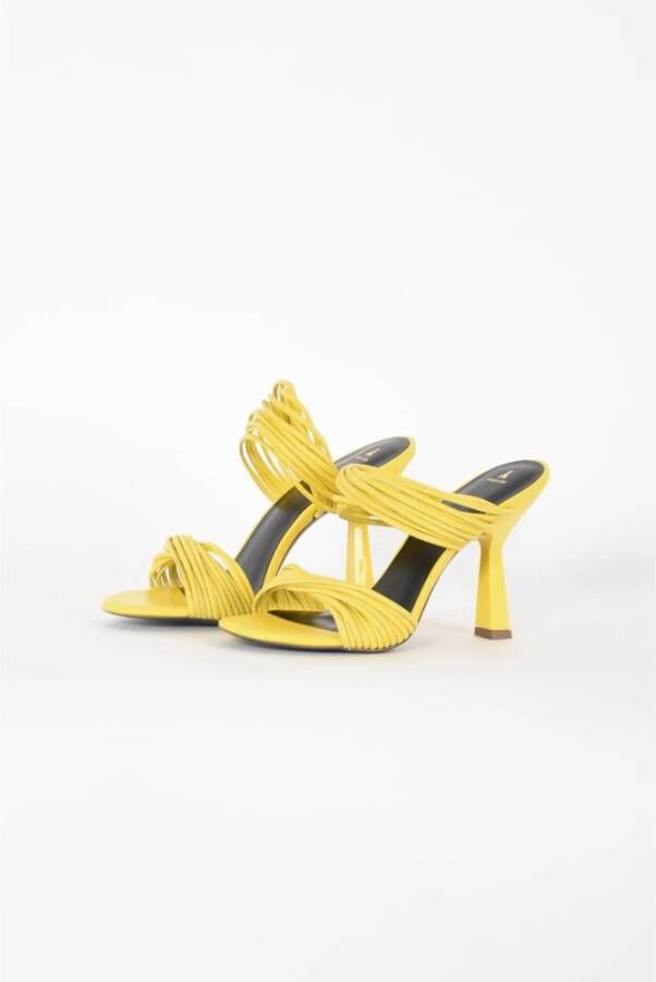 PATRIZIA PEPE Gladleren sandalen met gouden logo Yellow Dames