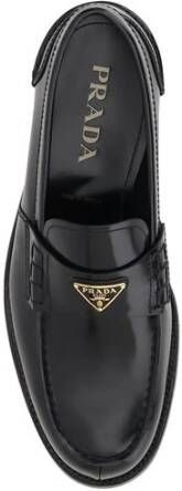 Prada Geëmailleerde Driehoekige Plaquette Leren Loafers