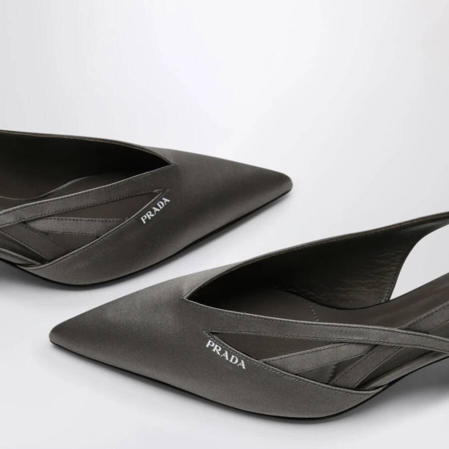 Prada Grijze Lage Hakken Pumps