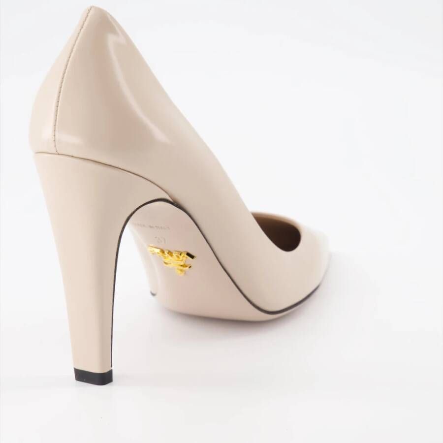 Prada Leren Instap Pumps met Puntige Neus Pink Dames